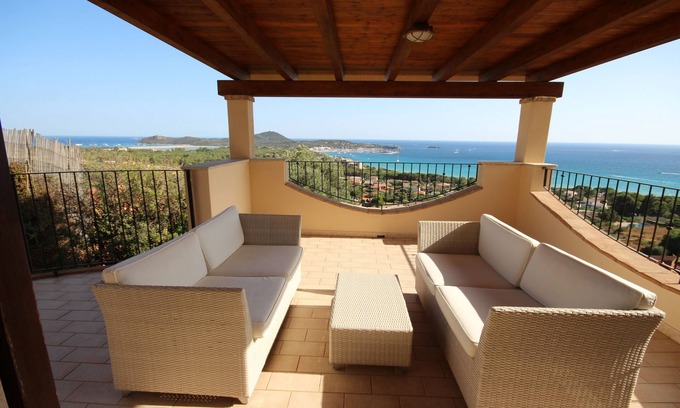 Campulongu Villa | Elegant detached house with fantastic sea views, 7 minutes' walk from the sandy beach