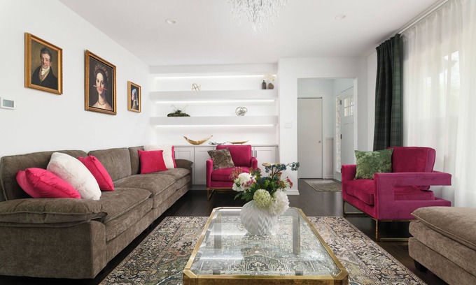 Burr Ridge House | Elegant Escape by Downtown Burr Ridge with an easy access to Chicago Landmarks