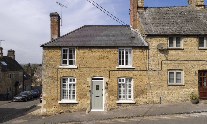 Chipping Norton Cottage | Elegant family friendly holiday cottage in the Cotswolds - The Smithy