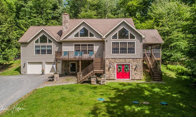 Aldenville House | Elegant & Grand 4 BR/3 Bath Home w/ Lake & Dock in Poconos Near Honesdale, PA