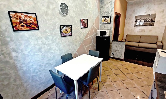 Zona XIX Casal Morena Apartment | Elegant ground floor apartment with private parking and private access