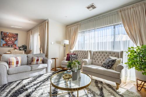 Coolbellup House | Elegant Hampton-Style Retreat , Tranquil Private Bedroom with Shared Bathroom