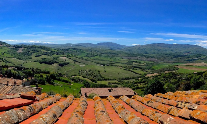 Radicondoli Apartment | Elegant, large duplex with renaissance details in charming village