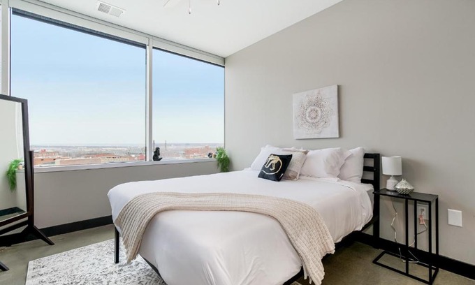 Downtown Kansas City Apartment | Elegant One Bedroom Condominium in the Heart of Downtown Kansas 901