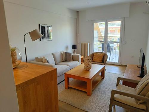 Marousi Apartment | Elegant Renovated 1-Bedroom Flat with Park View
