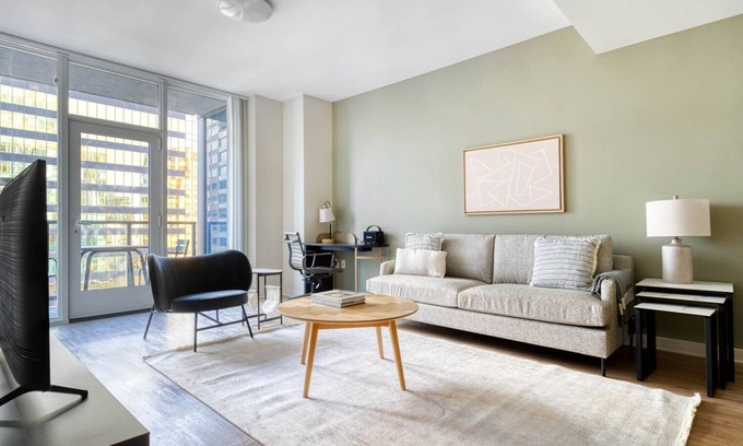 Downtown San Jose Apartment | Elegant San Jose 1BR w/Gym, Roof & W/D, nr highways, by Blueground