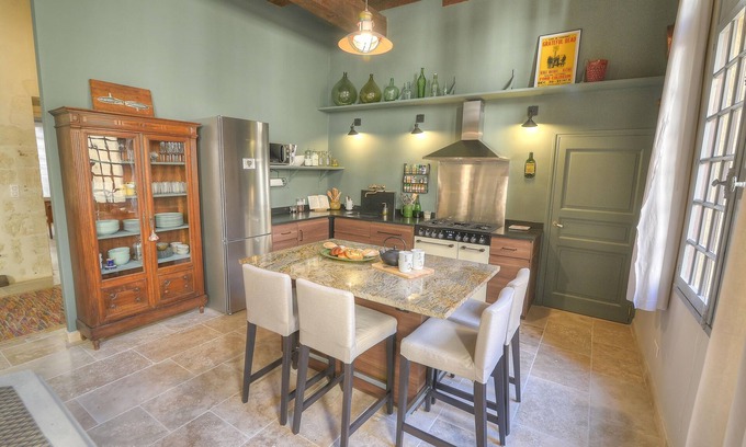 Uzes Apartment | Elegant & spacious apartment in historical building, steps from Place aux Herbes