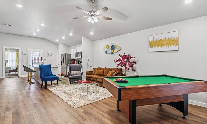 Lubbock House | Elegant & Spacious South Lubbock 3 Bed 2 Bath1 King 2 Queen Near Texas Tech