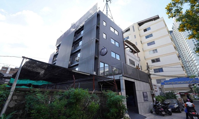 Samsen Nok House | Elegant Standard Double | Heart of Huaikwang