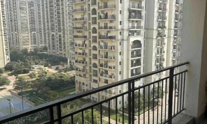 New Delhi Apartment | Elegant Studio Apt in DLF CapitalGreen West Delhi