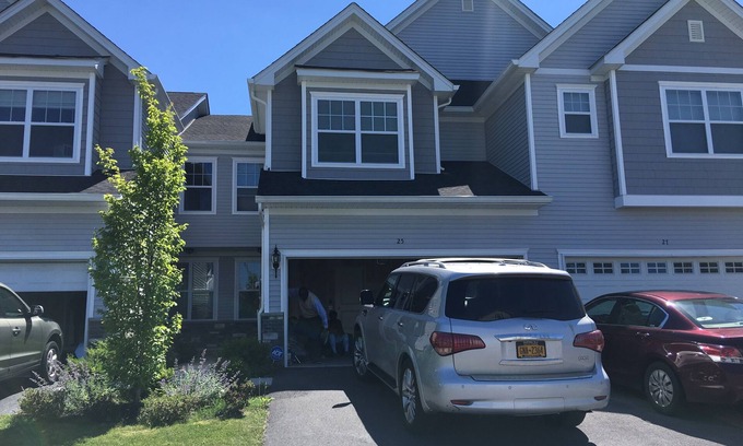 Middletown House | Elegant Town Home Middletown suburb close to city