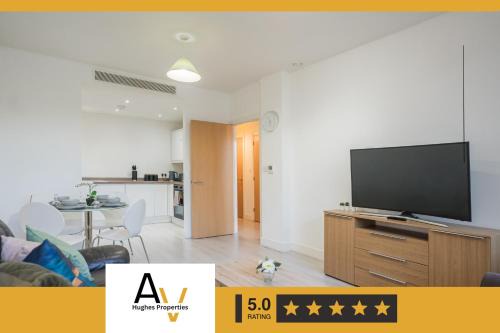 Central Milton Keynes Apartment | Elegant Two-Bedroom Apartment - Free Wi-Fi, 7 Mins from Station, Perfect for Business or leisure Travellers By AV Hughes Properties