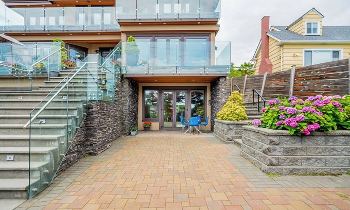 Dundarave Condo | Elegant West Vancouver Suite