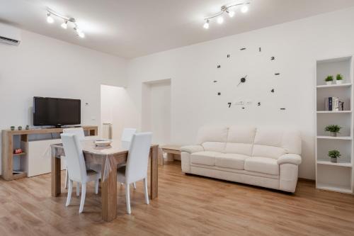 Trieste Old Town Apartment | Elegante rifugio D'Annunzio con parcheggio a Trieste