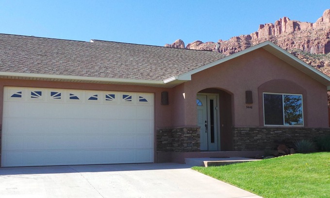 Moab South Valley House | ELEVATE YOUR MOAB ADVENTURE @ Rock Climbers !