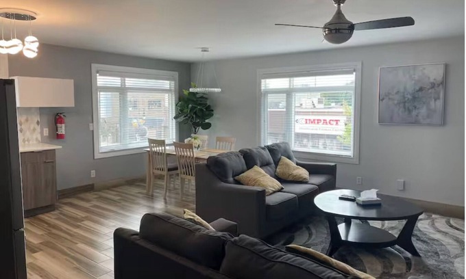 Leamington Apartment | Elias Plaza Apt 1 nStylish Apartment in the Heart of Downtown