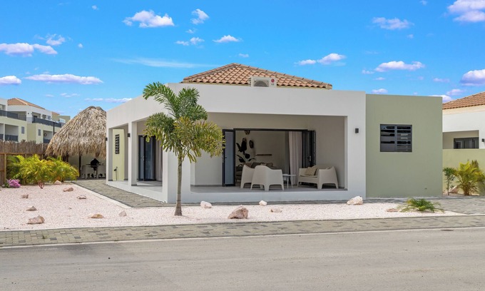 Marie Pampoen Villa | Elisabeth Resort Villa 37 with Private Pool at Mambo Beach Boulevard