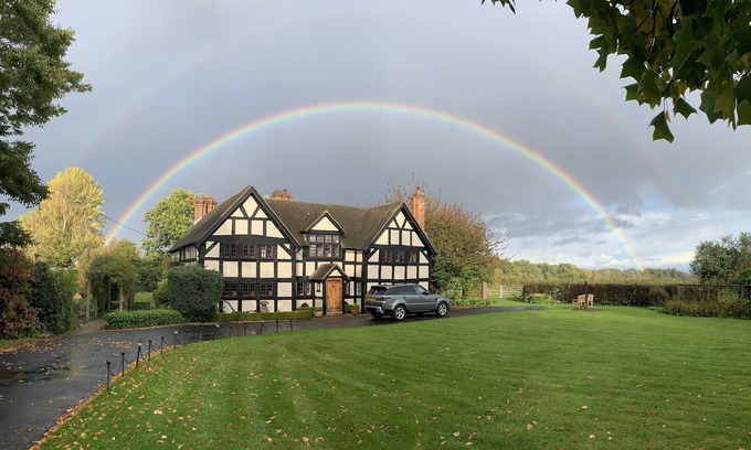 Dunhampton House | Elizabethan timber-framed manor with 6 bedrooms