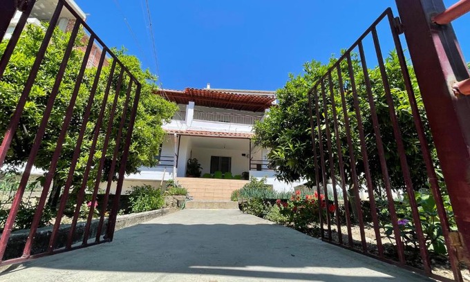 Qazim Pali Apartment | Eljudi House