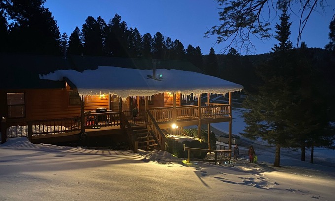 Cloudcroft Cabin | ELK HOLLOW, MOUNTAIN VIEWS, NEAR NAT'L FOREST, DUCK & FISH POND