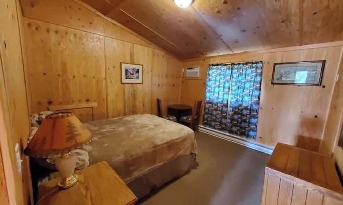 Noxon Apartment | Elk Room at Noxon Creekside Motel