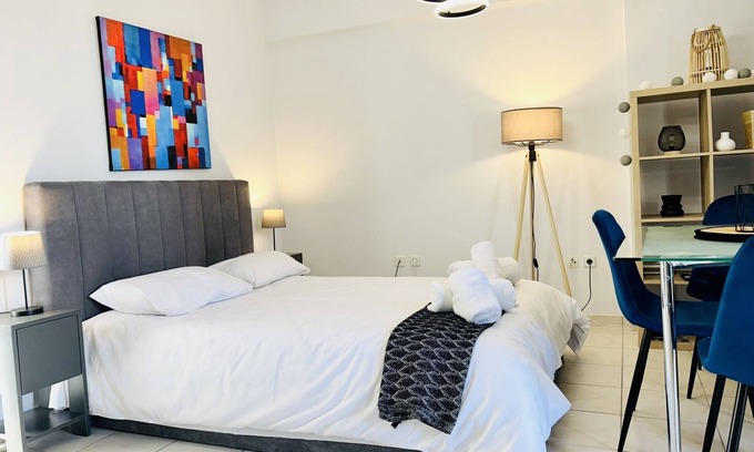 Peiraiki Apartment | Ella Suite Piraeus Stylish St, Balcony & Sea View
