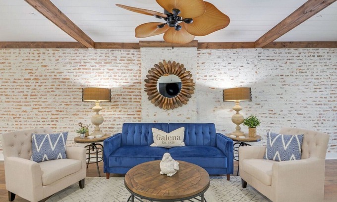 Galena Apartment | Elle & Beck's Second Floor Suite nOverlooking Historic Main Street In Galena, IL