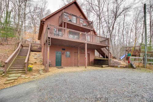 Ellijay House | Ellijay Resort Cabin with Fire Pit, Decks, and Hot Tub