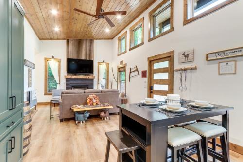 Ellijay House | Ellijay Resort Home with Hot Tub and Fire Pit!