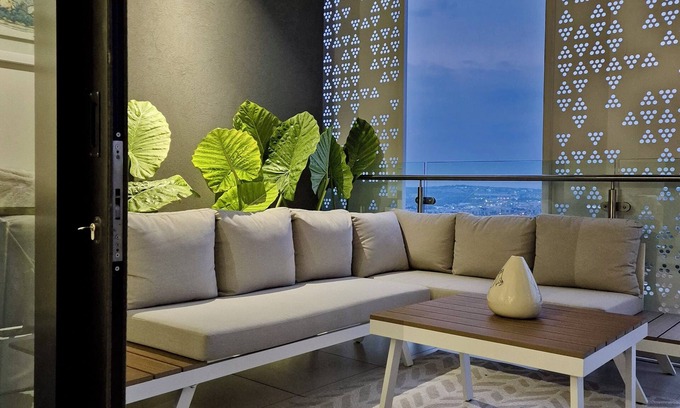 Greater Johannesburg Metropolitan Area Apartment | Ellipse Oasis a Luxury Japanese Inspired Stay in Upmarket Apartment in Waterfall