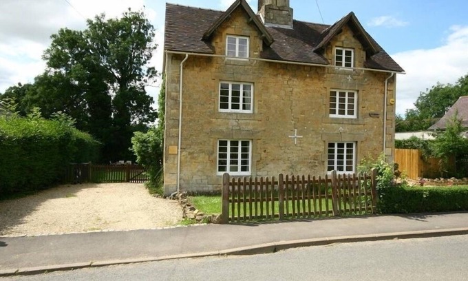 Paxford Cottage | ELM VIEW, pet friendly, character holiday cottage in Chipping Campden
