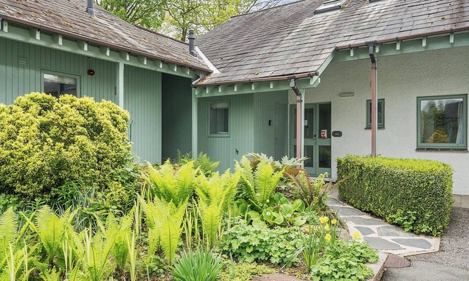 Bowness-on-Windermere Cottage | ELM - WOODLAND COTTAGES, with hot tub in Bowness-On-Windermere