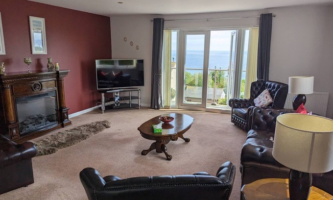 Spittal Apartment | Elmbank House apartment with island views