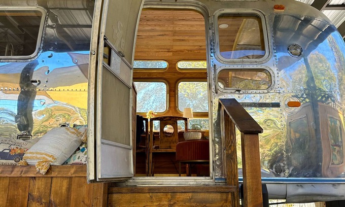 Nesbit House | Elvis Themed RV Glamping Farmstay near Graceland with outdoor bath