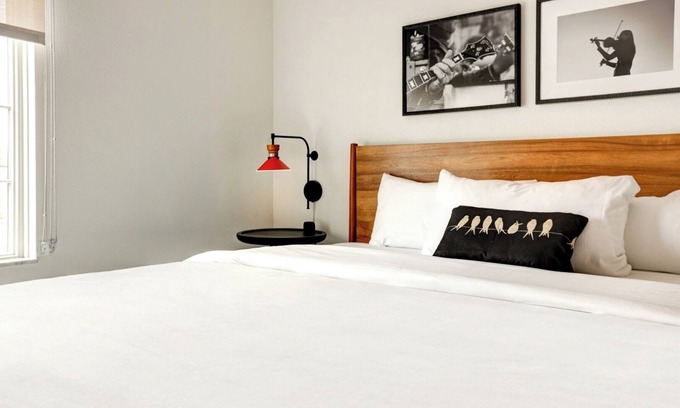 Lexington Hotel | Elwood King Stay, Downtown Lexington, Hotel Outside Patio