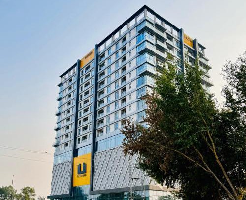 Blue Area Hotel | ELYSIUM TOWER Modern & Luxury Apartments Overlooking Centaurus Mall Islamabad