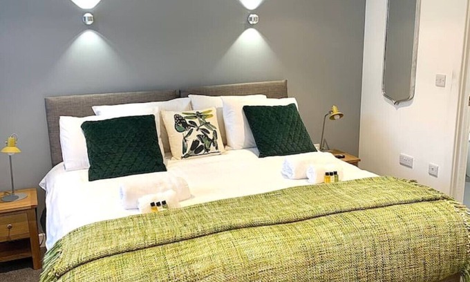 Kegworth Apartment | EMA SkyLink Steps Away: Versatile Apt, Gym Access