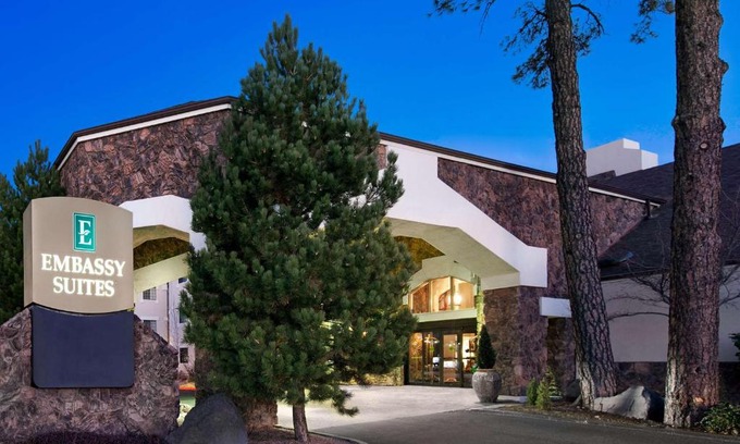 Flagstaff Hotel | Embassy Suites by Hilton Flagstaff