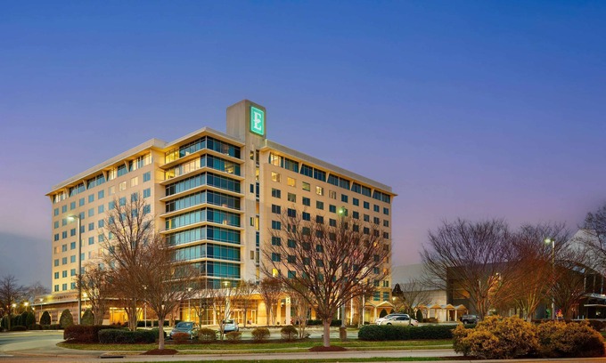 Coliseum Central Hotel | Embassy Suites by Hilton Hampton Convention Center