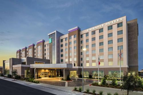 College Station Hotel | Embassy Suites By Hilton College Station