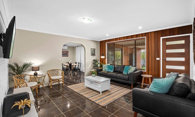 Emerald Beach Apartment | Emerald Hub unit 1