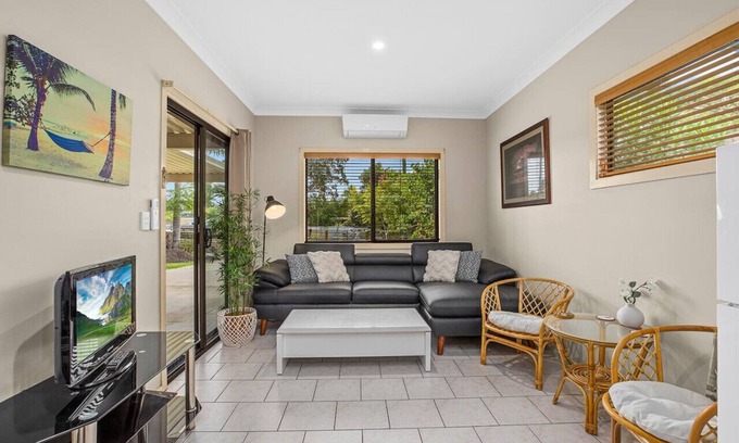 Emerald Beach Apartment | Emerald Hub unit 2