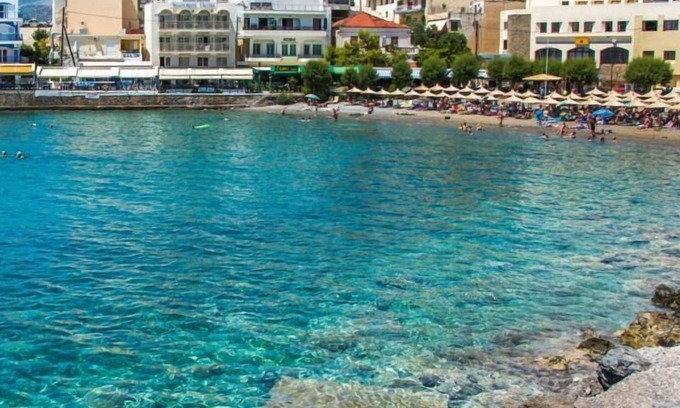 Agios Nikolaos House | Emerald Lake Studios