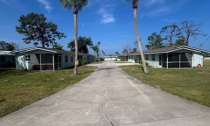 Englewood Cottage | Emerald Palms Unit 2