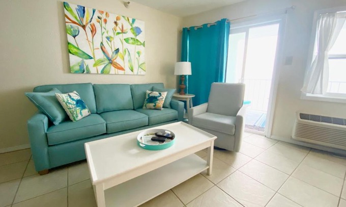 Orange Beach House | Emerald Skye 52 by ALBVR - Beautifully decorated beachfront condo