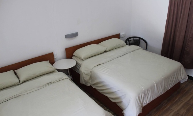 Kampung Gong Rengas House | Emma Guesthouse 1