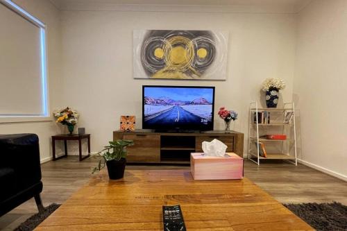 Wallan Villa | Empty Boat - Spacious 5 Bedroom Entire Modern home in Wallan