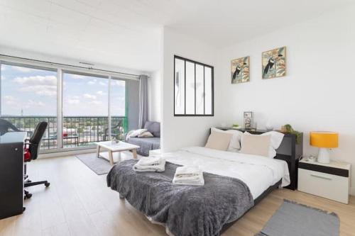 Mons-en-Baroeul Apartment | En hauteur, au pied du métro & 7mn du centre Lille