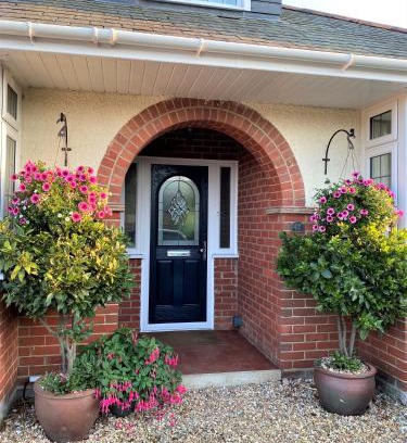 New Forest District House | En-suite nook near forest & sea, great value with fridge, microwave and TV