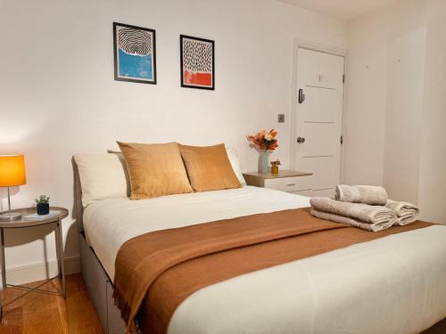Barnhill House | En-suites with Free Parking 30min to Central London